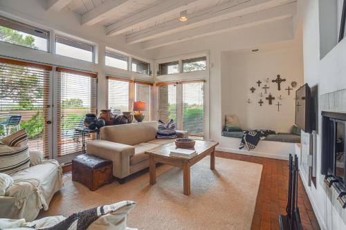 Santa Fe Condo with Mountain Views about 11 Mi to Plaza! in Rancho Encantado, USA