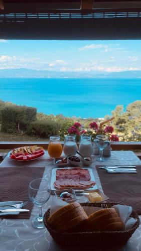 Ételek és italok, Sunset House in Lagadin