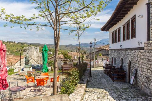 Hotel Kalaja - image 8