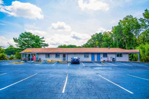 OYO Inn Kernersville - image 7