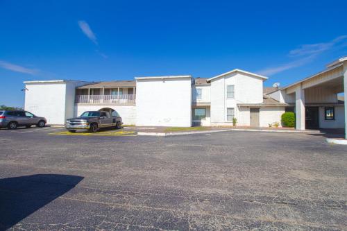 Studio Inn Extended Stay Oklahoma City Airport by OYO in Oklahoma City, USA