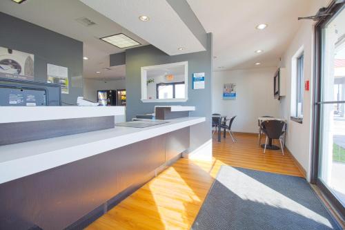 Studio Inn Extended Stay Oklahoma City Airport by OYO in Oklahoma City, USA