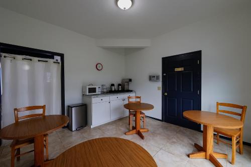 Coastal Inn by OYO Lincoln City - Oregon Coast Hwy - 로비