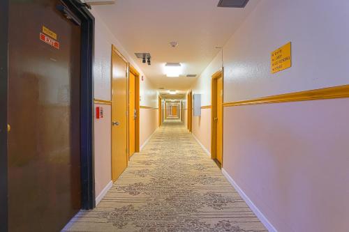 Coastal Inn by OYO Lincoln City - Oregon Coast Hwy - 로비