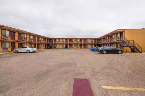 Great Val-U Inn Odessa - image 9