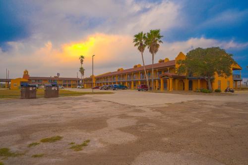 . OYO Hotel Kingsville - Hwy 77
