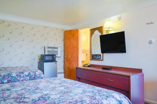Bay Motel - image 31