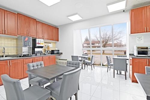 طعام و مشروبات, نزل وأجنحة نياغارا (Niagara Lodge & Suites) in Niagara Falls (ON)