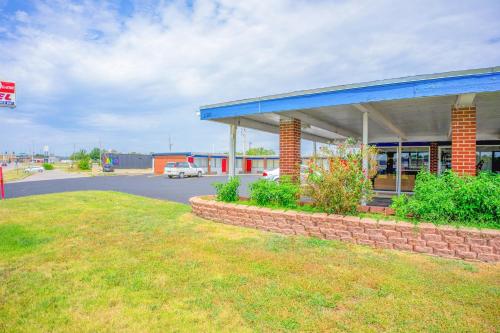 Lamplighter Inn By OYO Independence in Independence, USA