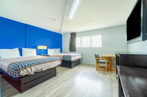 3 double beds