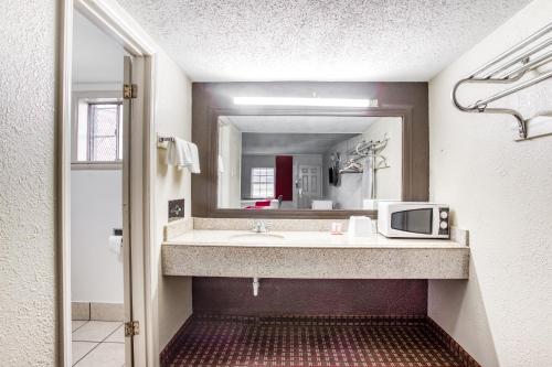 OYO Hotel Bald Knob AR Hwy 64 - image 14
