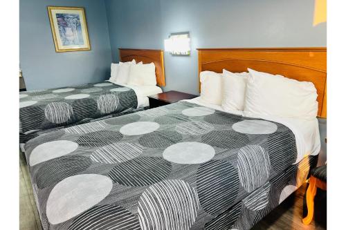 2 double beds