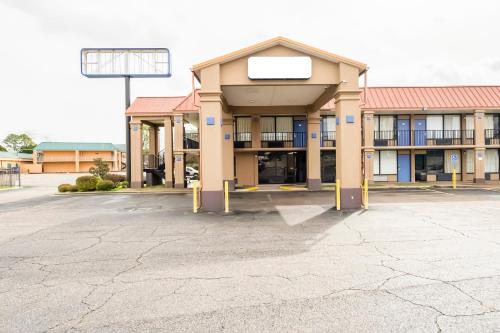 OYO Hotel Bossier City LA - Red River in Bossier City, USA