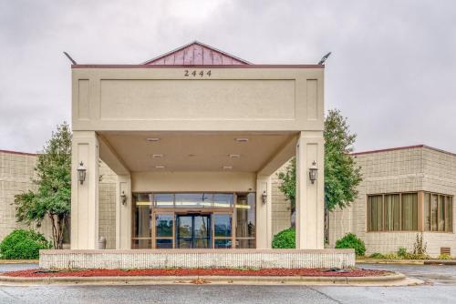 OYO Hotel Burlington South in Burlington, USA