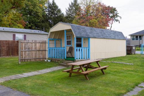 Parkside Motel by OYO Meadville Conneaut Lake in Conneaut Lake Park, USA