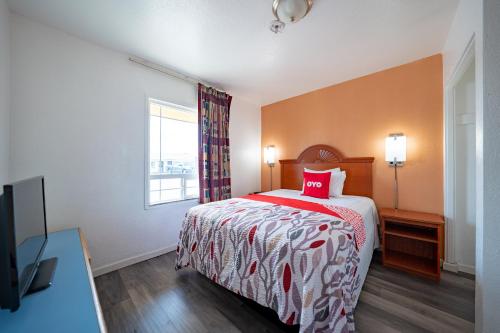 3 queen beds