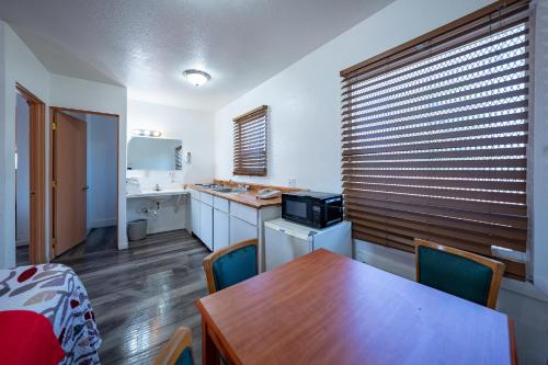 Budget Inn Madras - image 12