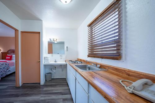 Budget Inn Madras - image 10