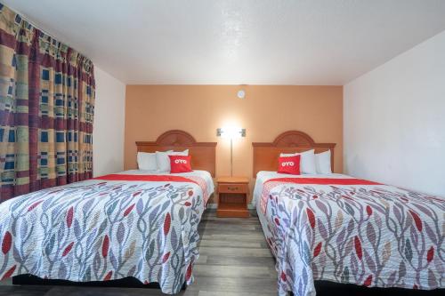 2 queen beds