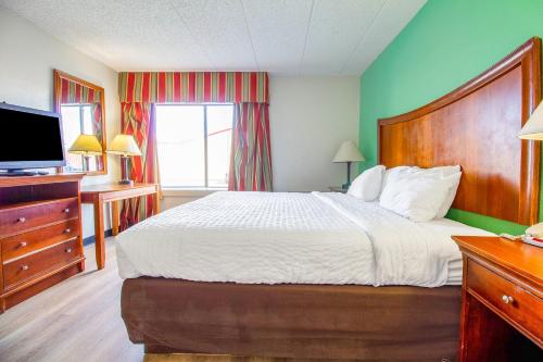 Clarion Inn And Suites - image 6