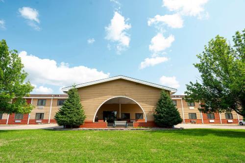 . OYO Hotel Redwood Falls near Jackpot Casino