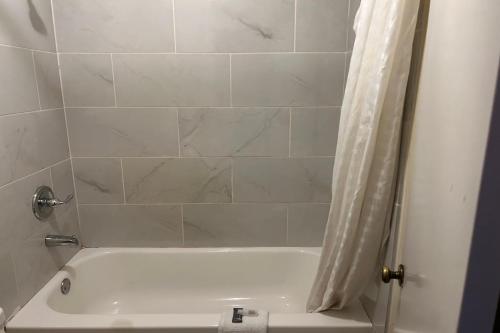 OYO Hotel Jefferson TX Hwy 59 - 화장실