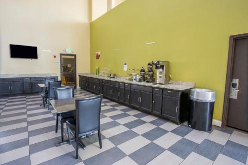 OYO Hotel Knoxville TN Cedar Bluff I-40 in Knoxville, USA