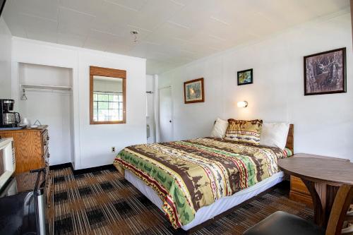 Lloyd's On The River Country Inn By Oyo