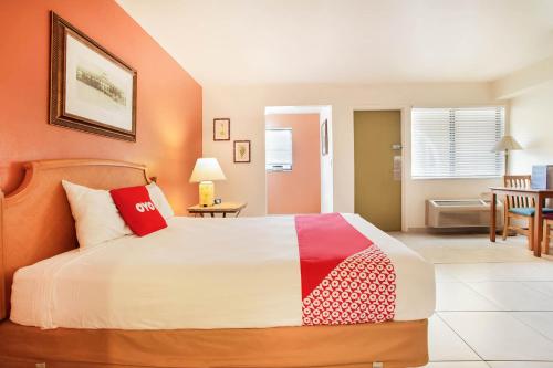 King Room image 3