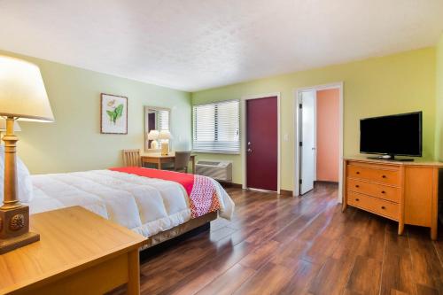 Premium King Bed image 3