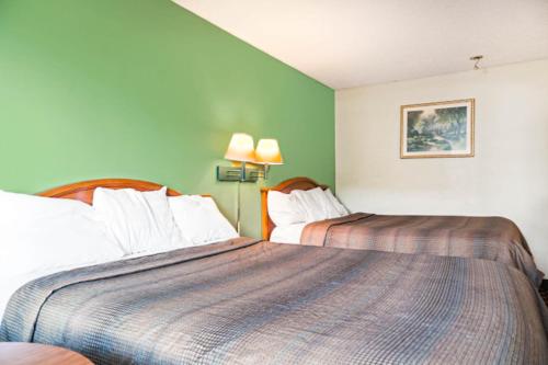 2 queen beds