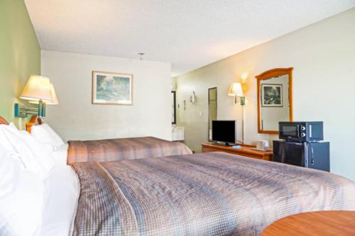 2 queen beds