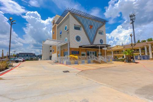 La Vyoma Villas Westpark Hwy 6 - image 5