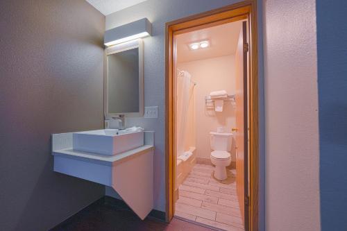 Budget Inn Gladstone By OYO - Portland Clackamas - image 7