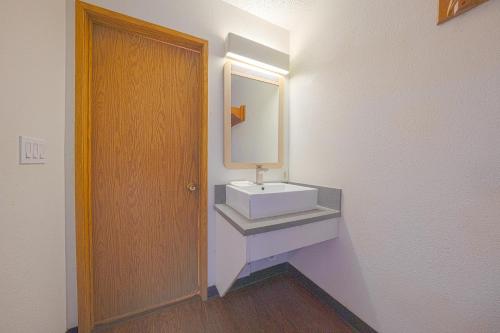 Budget Inn Gladstone By OYO - Portland Clackamas - image 6