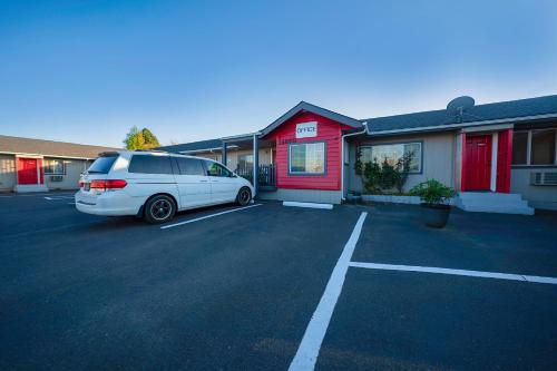 . OYO Hotel Portland OR near Airport