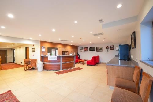 Harlan Inn and Suites - image 12