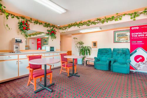 Lobby, OYO Hotel Durham West Hills in Durham (NC)
