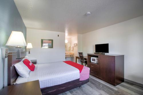 OYO Woodland Hotel and Suites - image 6
