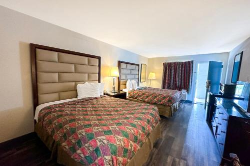 2 queen beds