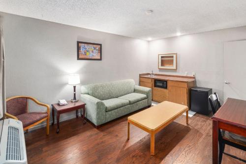 Econo Lodge Renton/ Bellevue - image 10