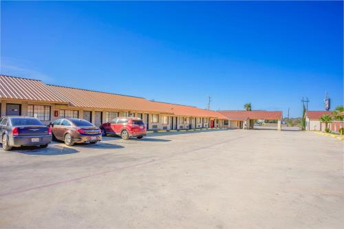 Pleasanton Executive Inn - main image