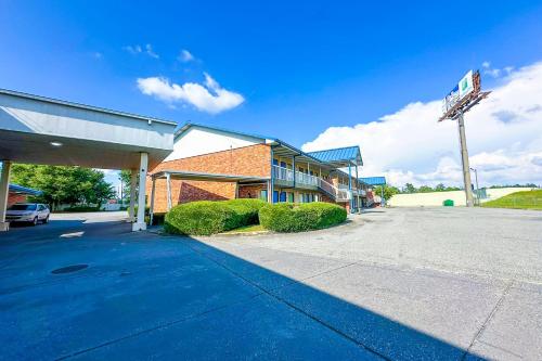 Hahira Inn By OYO near Valdosta - 출입구