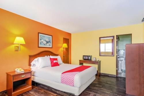 OYO Hotel Downtown Peoria I-74 in Peoria, USA