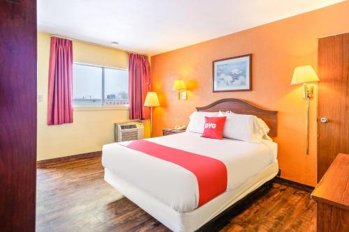 OYO Hotel Downtown Peoria I-74 in Peoria, USA