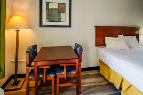 Cypress Inn & Suites Washington by OYO Cypress Inn & Suites Washington by OYO