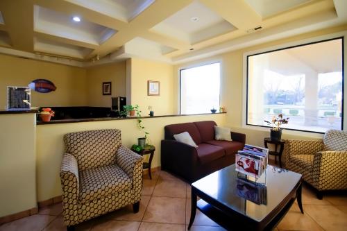 Cypress Inn & Suites Washington by OYO Cypress Inn & Suites Washington by OYO