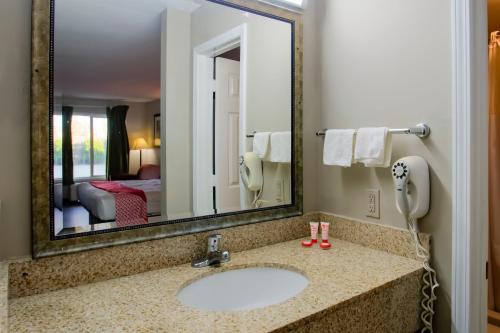 Cypress Inn & Suites Washington by OYO Cypress Inn & Suites Washington by OYO