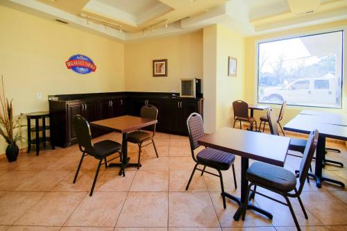 Cypress Inn & Suites Washington by OYO Cypress Inn & Suites Washington by OYO