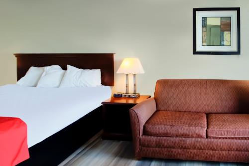 Cypress Inn & Suites - image 10